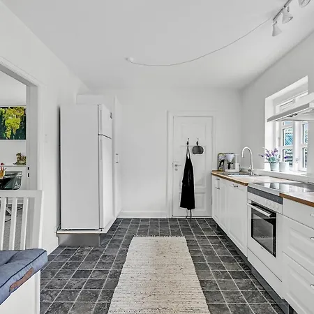3 Bedroom Cozy In *