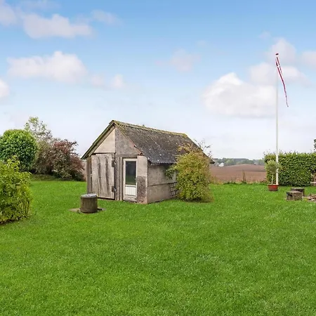 3 Bedroom Cozy In Feriehus