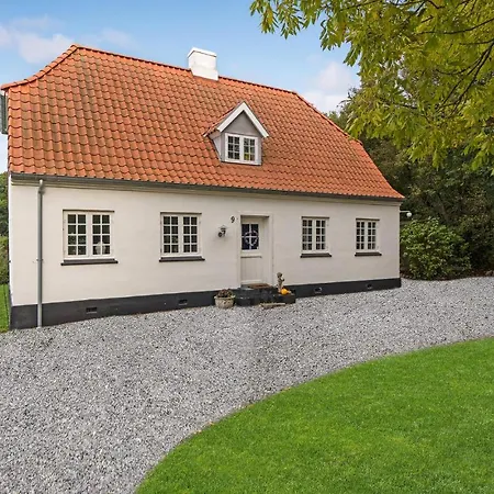 Feriehus 3 Bedroom Cozy In