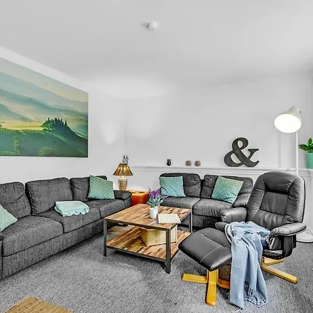 Сasa de vacaciones 3 Bedroom Cozy In *