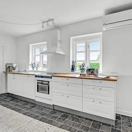 3 Bedroom Cozy In Feriehus *