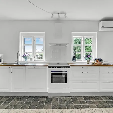 Vakantiehuis 3 Bedroom Cozy In *